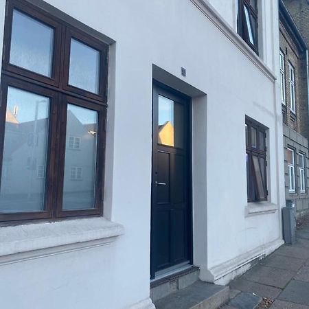 En Lille Hel Lejlighed I Midtbyen - Centralt, Hyggelig Og Taet Pa Alt! Randers Esterno foto