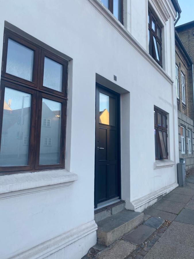 En Lille Hel Lejlighed I Midtbyen - Centralt, Hyggelig Og Taet Pa Alt! Randers Esterno foto